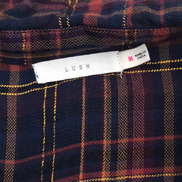 Lush long sleeve blouse with bell sleeves - Picture 2 of 3